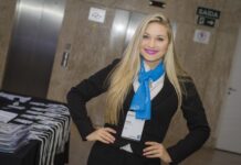 Como ser uma Recepcionista Profissional em um dia! Como ser uma Recepcionista Profissional em um dia!