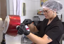 Jovem fatura R$ 7 mil por mês com vendas de sorvete artesanal caseiro Jovem fatura R$ 7 mil por mês com vendas de sorvete artesanal caseiro